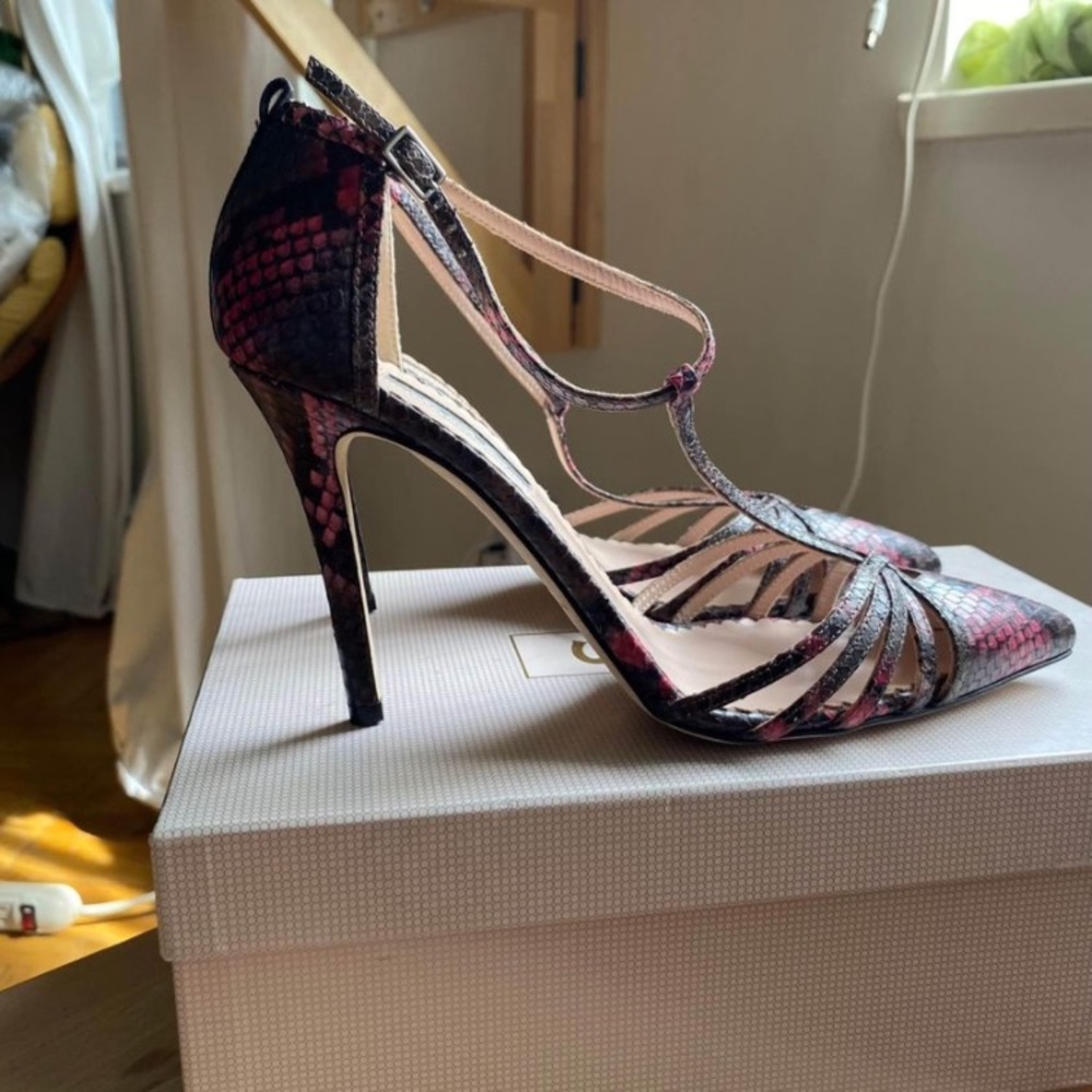🩷LIMITED EDITION SJP Carrie T-Strap Leather Stiletto Pump Sandal in Pink Snake 8 - Picture 6 of 8